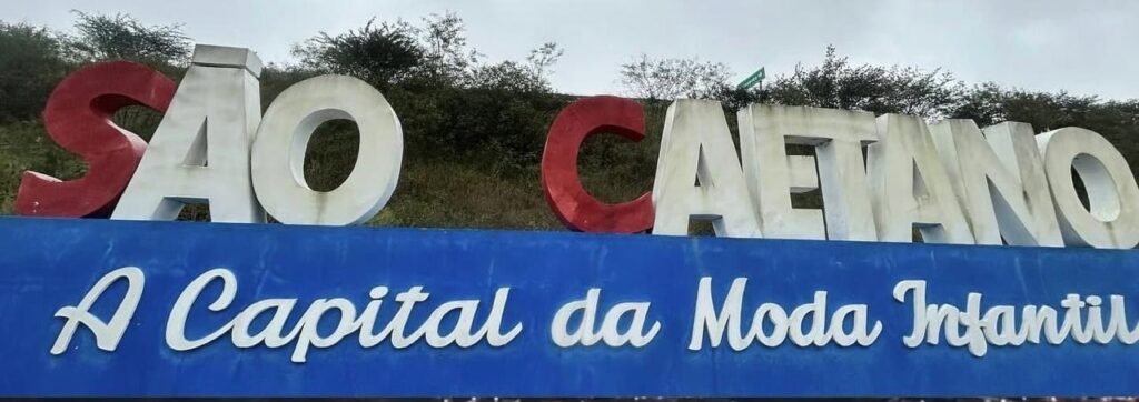 Pórtico indica a principal atividade econômica da cidade