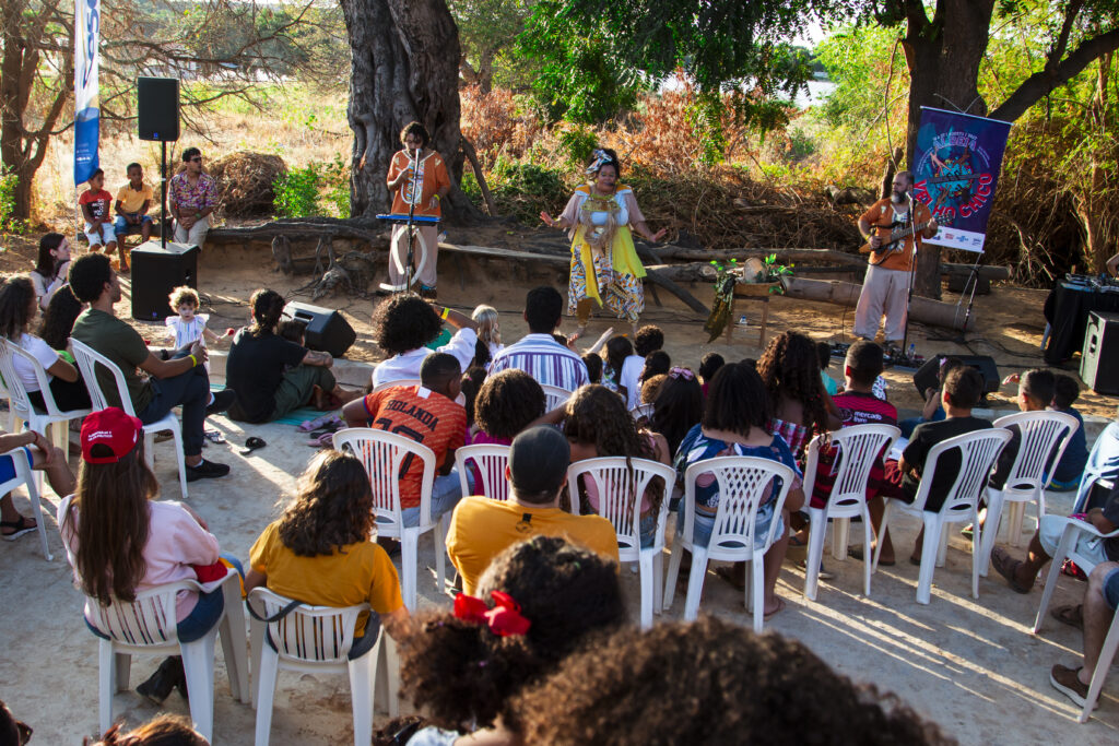 Coletivo Tear trabalha com teatro de rua e outras linguagens