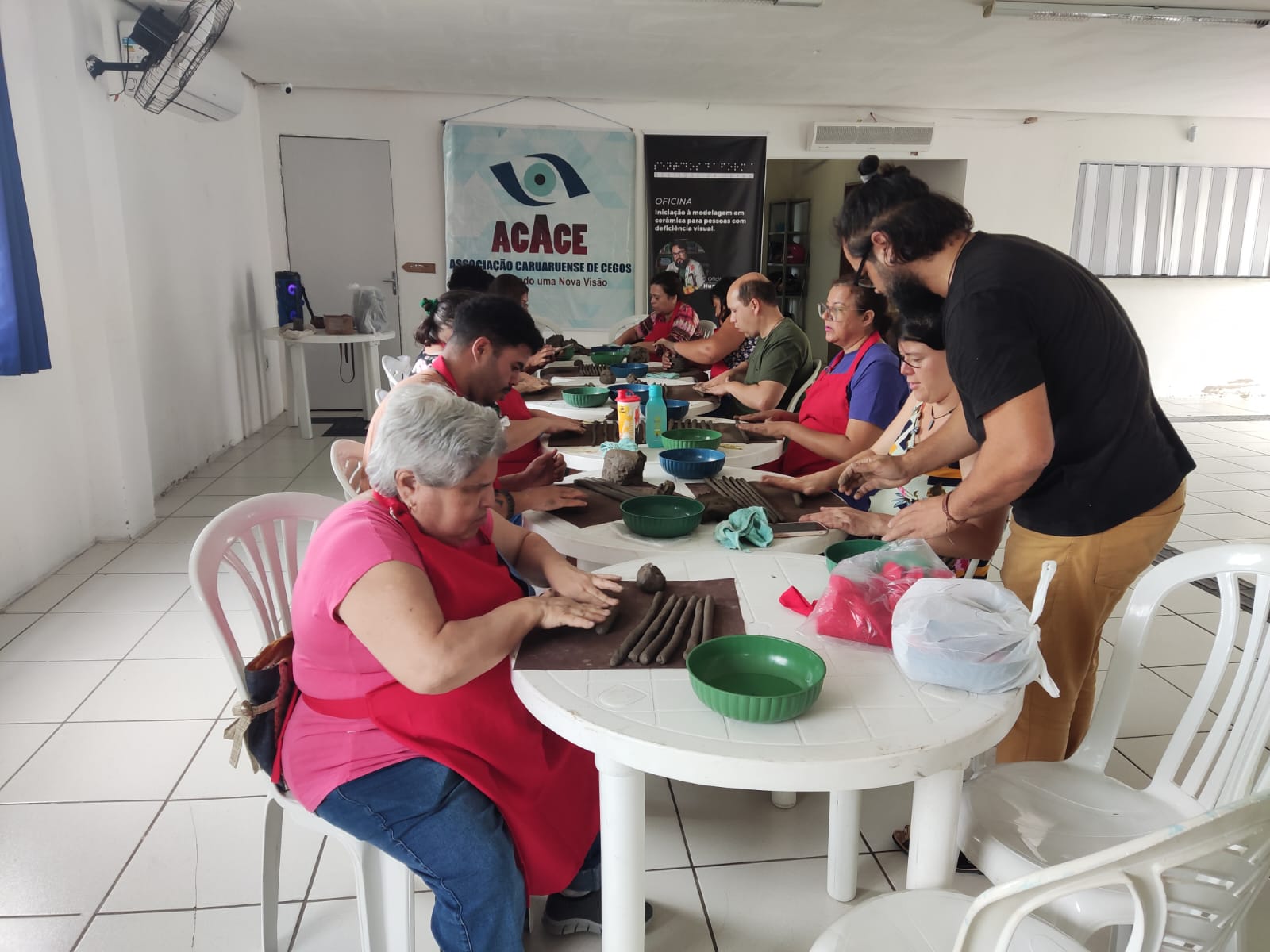 O projeto é voltado para a formação técnico-artística e para inclusão no cenário das artes visuais